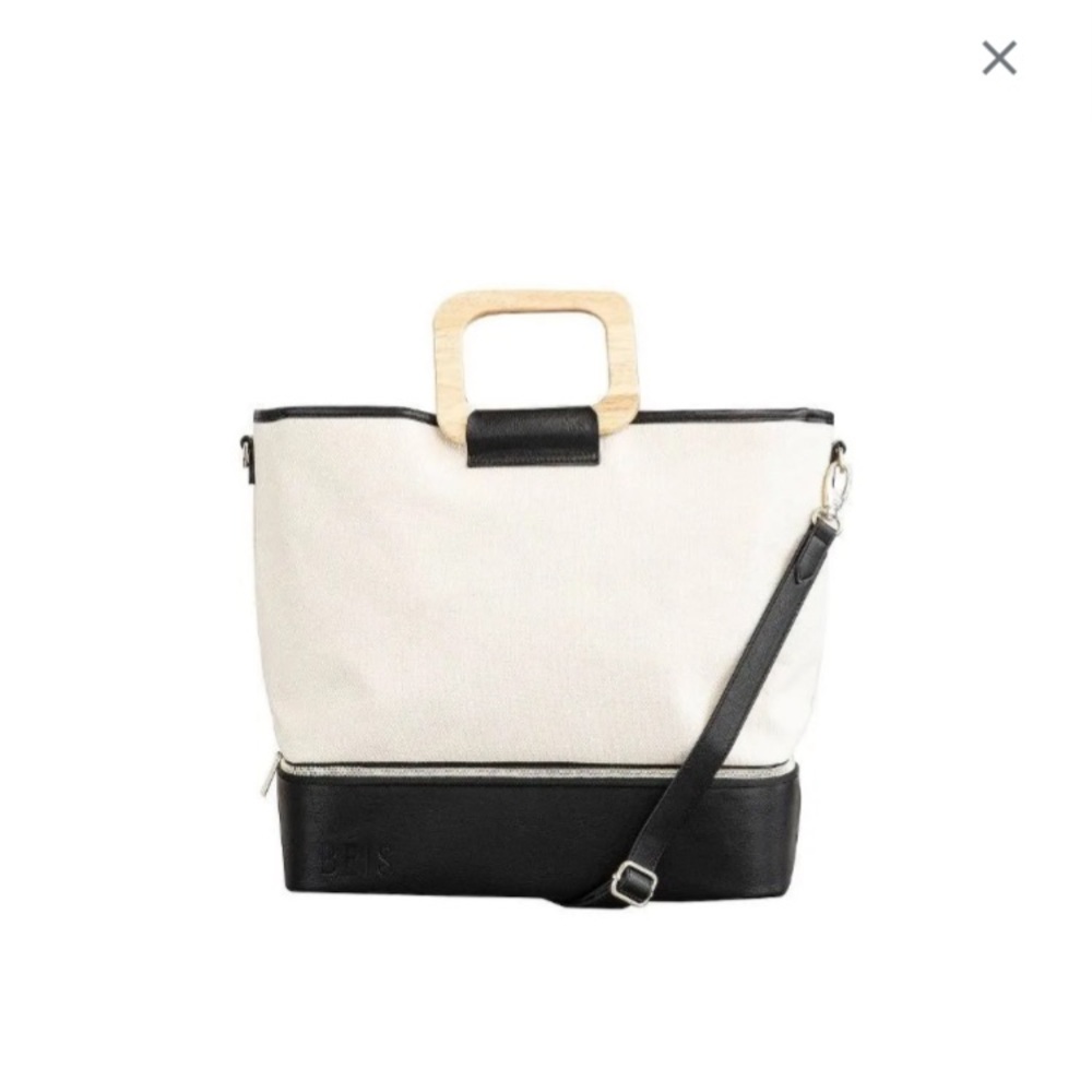 Beis Resort tote in beige like new
